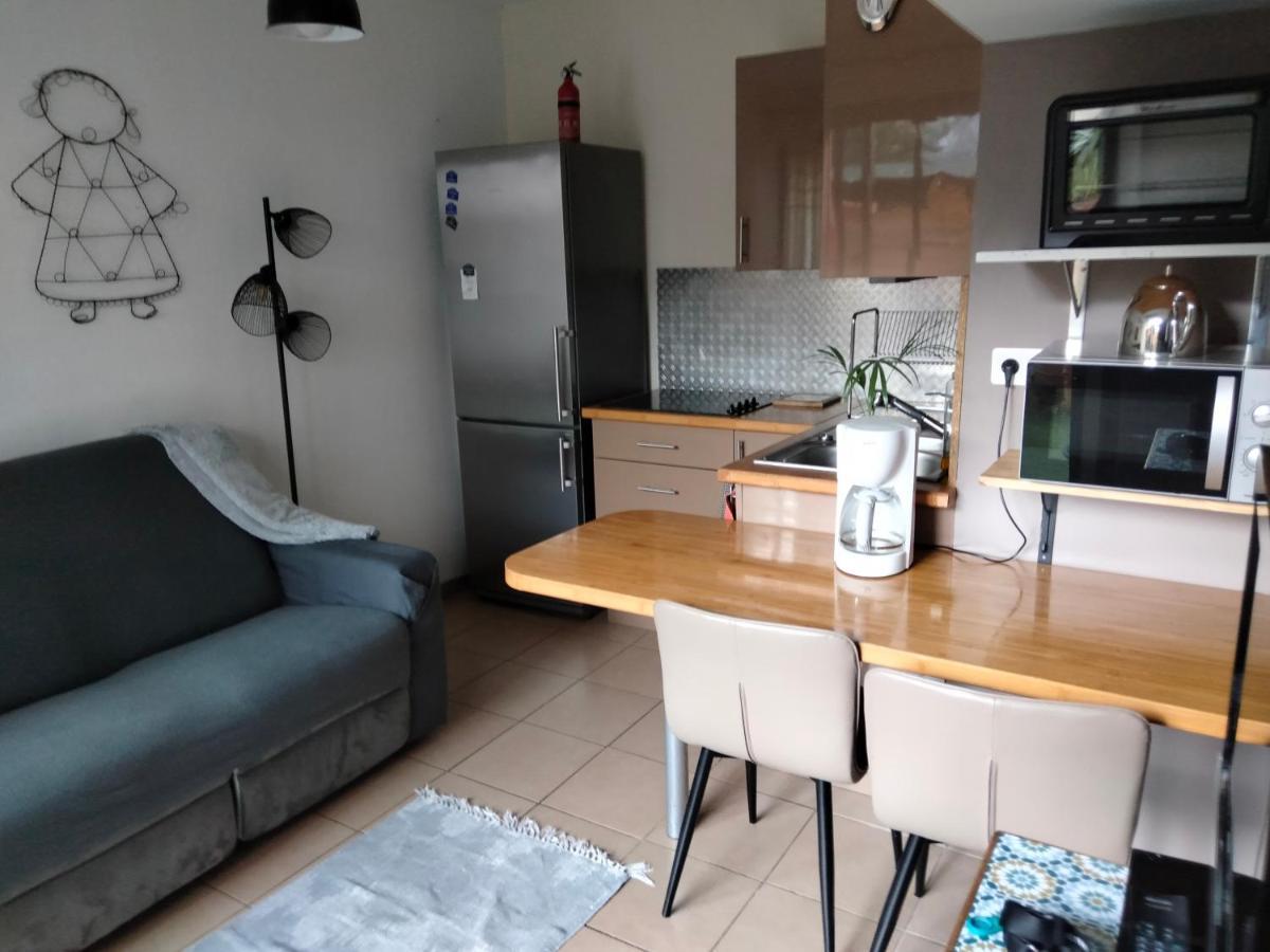 Appartement T2 Sur Cour Nantaise เรอเซ ภายนอก รูปภาพ